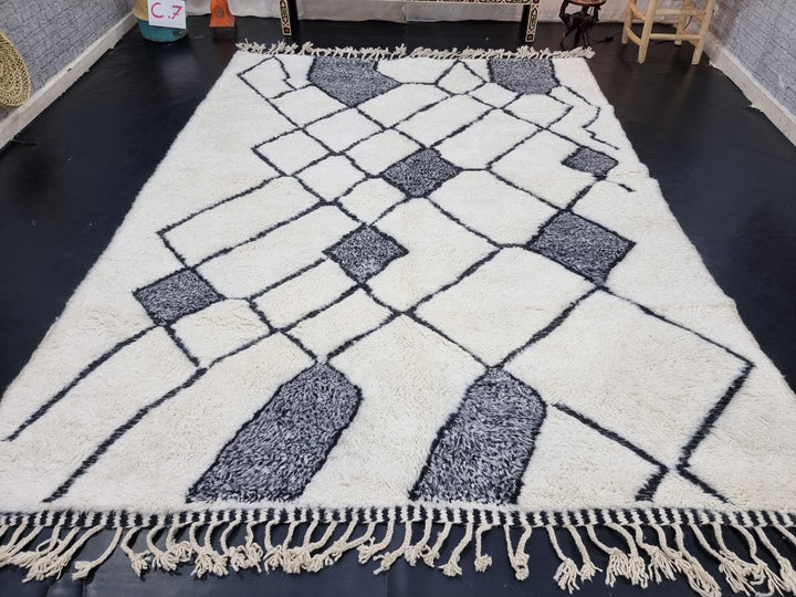 AMAZING BENIOURAIN RUG, Handmade Wool Rug, Moroccan Wool Rug, Black And White Rug, Geometric Wool Rug, Handwoven Rug, Azilal Rug, Area Rug.