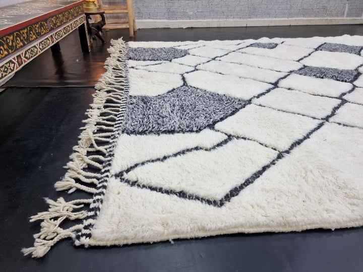 AMAZING BENIOURAIN RUG, Handmade Wool Rug, Moroccan Wool Rug, Black And White Rug, Geometric Wool Rug, Handwoven Rug, Azilal Rug, Area Rug.