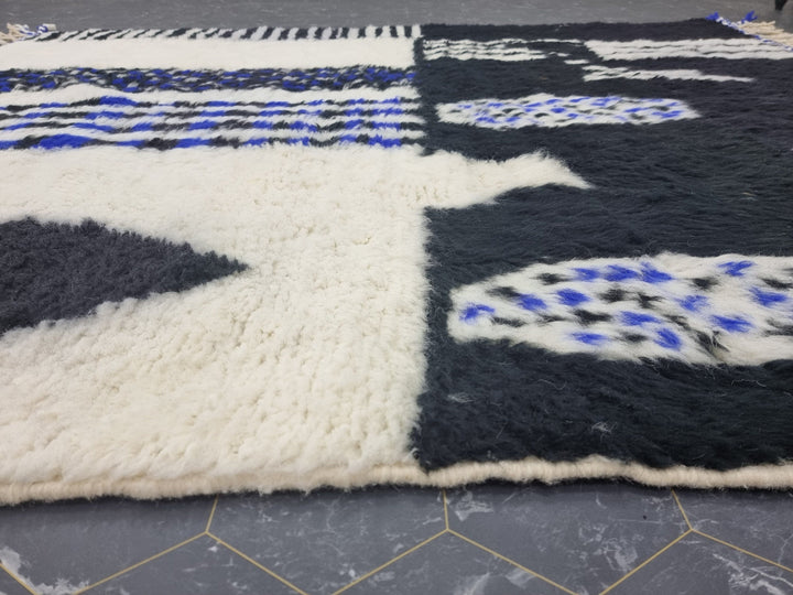 ARTISTIC MOROCCAN RUG, Black And Blue Rug, Beni Ourain Rug, Berber Wool Rug, Handwoven Abstract Rug, Azilal Carpet, Beniourain Wool Rug.