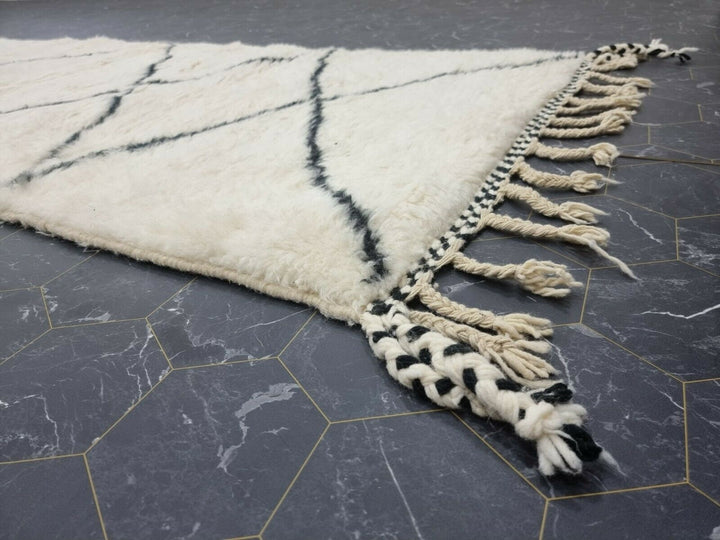 BEAUTIFUL BENIOURAIN CARPET, Moroccan Handmade Rug,White And Black Rug, Geometric Rug,Handmade Wool Carpet, Azilal Berber Rug, Handwoven Rug