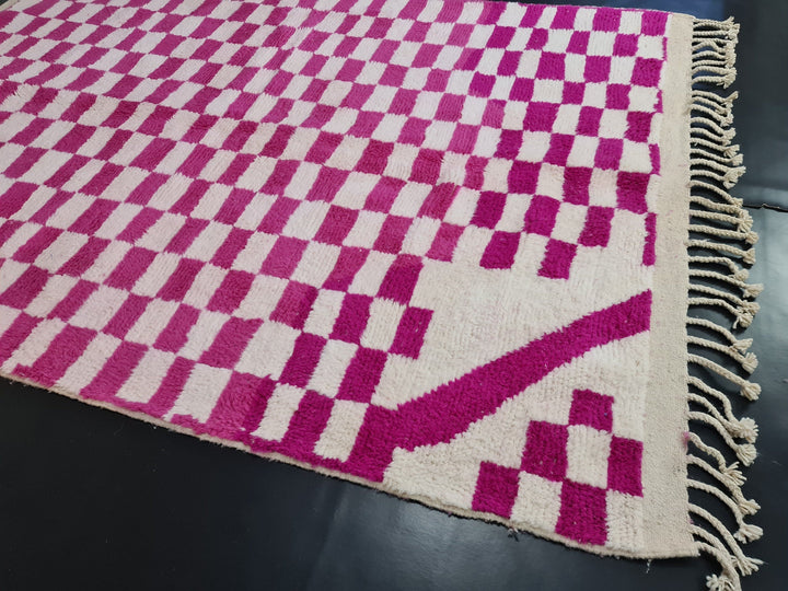 CHECKERED BENIOURAIN RUG, Moroccan Handmade Rug, White  Fuchsia Pink Rug, Handmade Wool Rug, Moroccan Berber Rug, Checker Azilal Carpet.