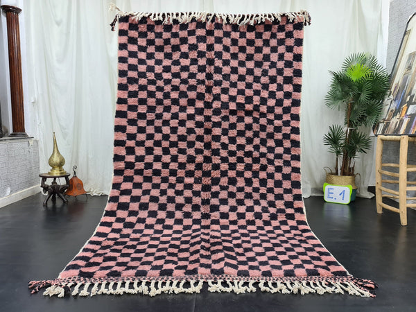 CHECKERED MOROCCAN RUG, Beni Ouarain Carpet, Black And Pink Checker Rug, Moroccan Berber Rug, Handmade Wool Rug, Azilal Rug,Sheep Wool Rug