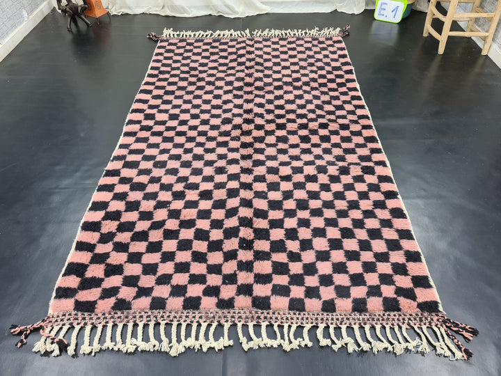 CHECKERED MOROCCAN RUG, Beni Ouarain Carpet, Black And Pink Checker Rug, Moroccan Berber Rug, Handmade Wool Rug, Azilal Rug,Sheep Wool Rug