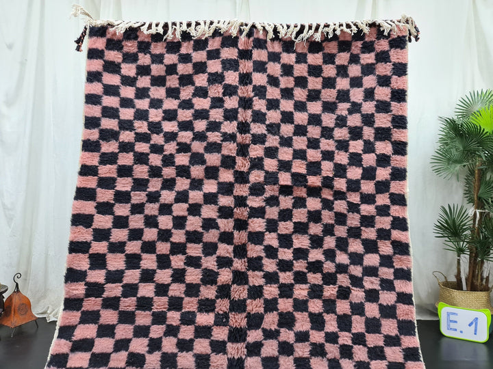 CHECKERED MOROCCAN RUG, Beni Ouarain Carpet, Black And Pink Checker Rug, Moroccan Berber Rug, Handmade Wool Rug, Azilal Rug,Sheep Wool Rug