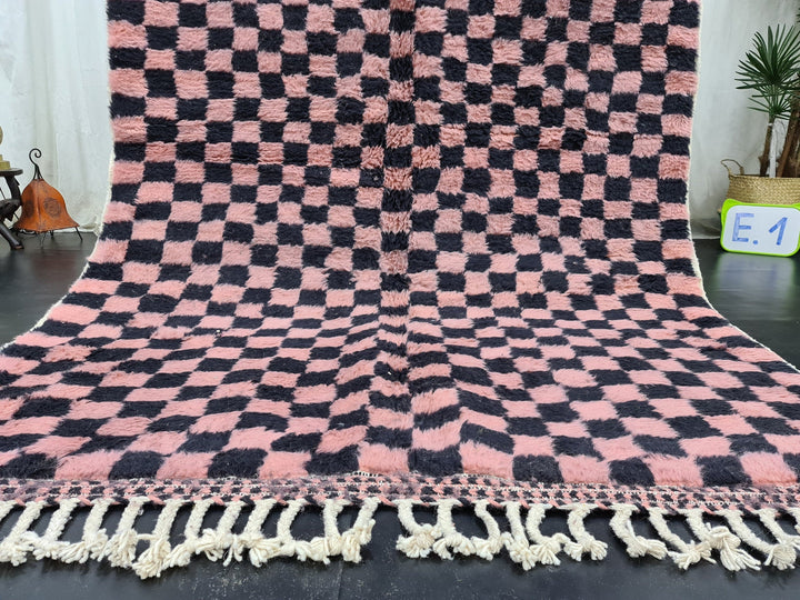 CHECKERED MOROCCAN RUG, Beni Ouarain Carpet, Black And Pink Checker Rug, Moroccan Berber Rug, Handmade Wool Rug, Azilal Rug,Sheep Wool Rug