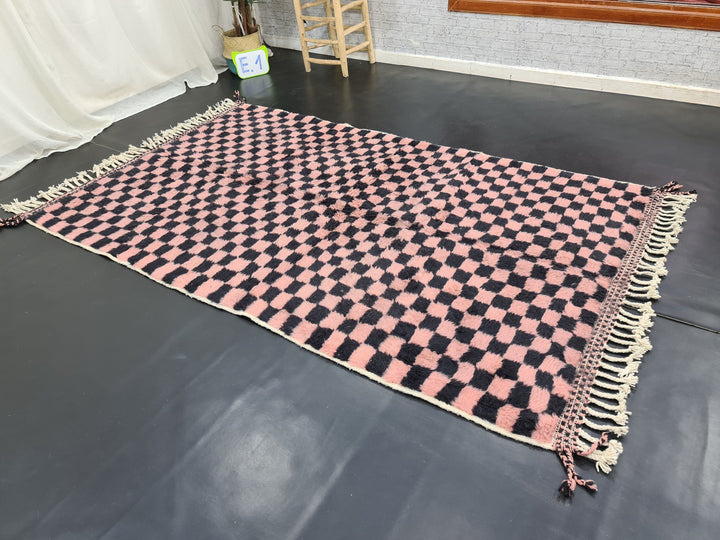 CHECKERED MOROCCAN RUG, Beni Ouarain Carpet, Black And Pink Checker Rug, Moroccan Berber Rug, Handmade Wool Rug, Azilal Rug,Sheep Wool Rug