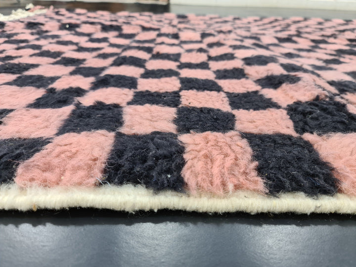 CHECKERED MOROCCAN RUG, Beni Ouarain Carpet, Black And Pink Checker Rug, Moroccan Berber Rug, Handmade Wool Rug, Azilal Rug,Sheep Wool Rug