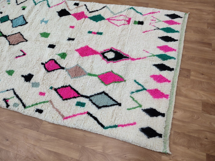 FABULOUS MOROCCAN CARPET, Beni Ourian Handmade Rug, Tribal Berber Rug, Sheep Wool Rug, Azilal White And Pink Rug, Geometric Handwoven Rug.