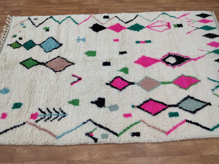 FABULOUS MOROCCAN CARPET, Beni Ourian Handmade Rug, Tribal Berber Rug, Sheep Wool Rug, Azilal White And Pink Rug, Geometric Handwoven Rug.