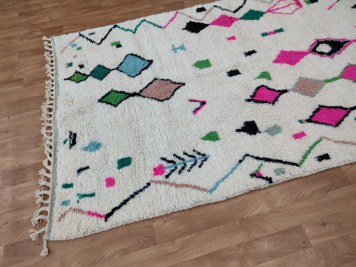 FABULOUS MOROCCAN CARPET, Beni Ourian Handmade Rug, Tribal Berber Rug, Sheep Wool Rug, Azilal White And Pink Rug, Geometric Handwoven Rug.