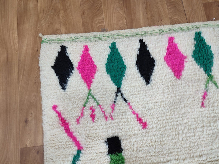 FABULOUS MOROCCAN CARPET, Beni Ourian Handmade Rug, Tribal Berber Rug, Sheep Wool Rug, Azilal White And Pink Rug, Geometric Handwoven Rug.