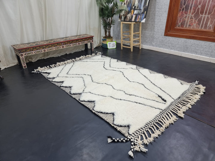 HANDMADE BERBER RUG, Moroccan Handmade Carpet, Azilal Rug, Geometric Beniourain Rug, Sheep Wool rug, White And Black Rug, Moroccan Wool Rug.