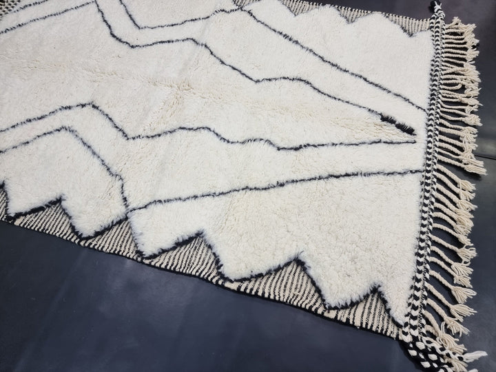 HANDMADE BERBER RUG, Moroccan Handmade Carpet, Azilal Rug, Geometric Beniourain Rug, Sheep Wool rug, White And Black Rug, Moroccan Wool Rug.