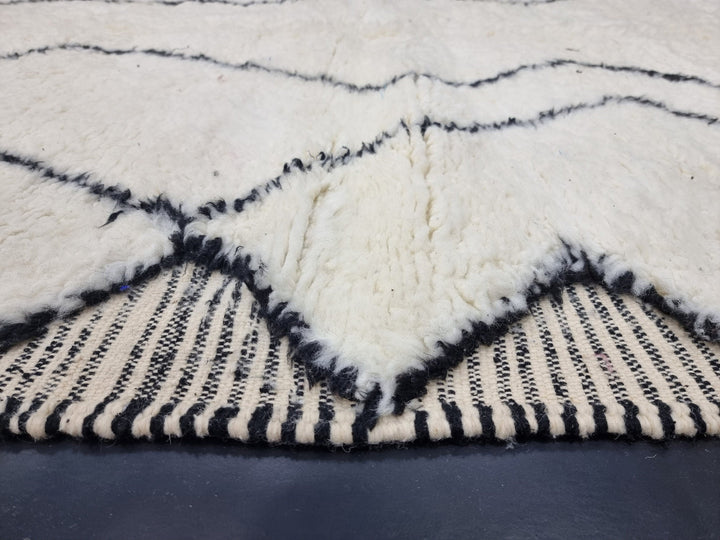 HANDMADE BERBER RUG, Moroccan Handmade Carpet, Azilal Rug, Geometric Beniourain Rug, Sheep Wool rug, White And Black Rug, Moroccan Wool Rug.