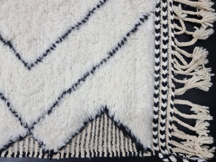 HANDMADE BERBER RUG, Moroccan Handmade Carpet, Azilal Rug, Geometric Beniourain Rug, Sheep Wool rug, White And Black Rug, Moroccan Wool Rug.