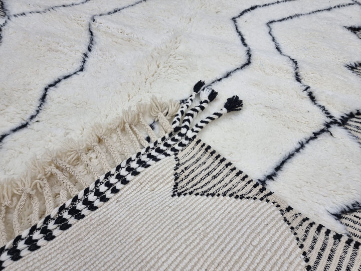 HANDMADE BERBER RUG, Moroccan Handmade Carpet, Azilal Rug, Geometric Beniourain Rug, Sheep Wool rug, White And Black Rug, Moroccan Wool Rug.