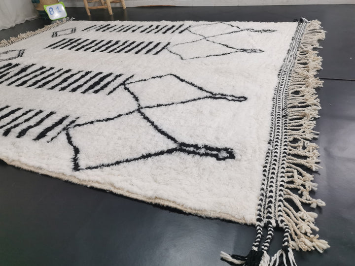 ARTISTIC BENIOURAIN RUG, Moroccan Rug, Handmade Rug, Abstract White Rug, Berber Carpet, Tribal Rug, White  Black Rug, Area Rug, Plain Rug .