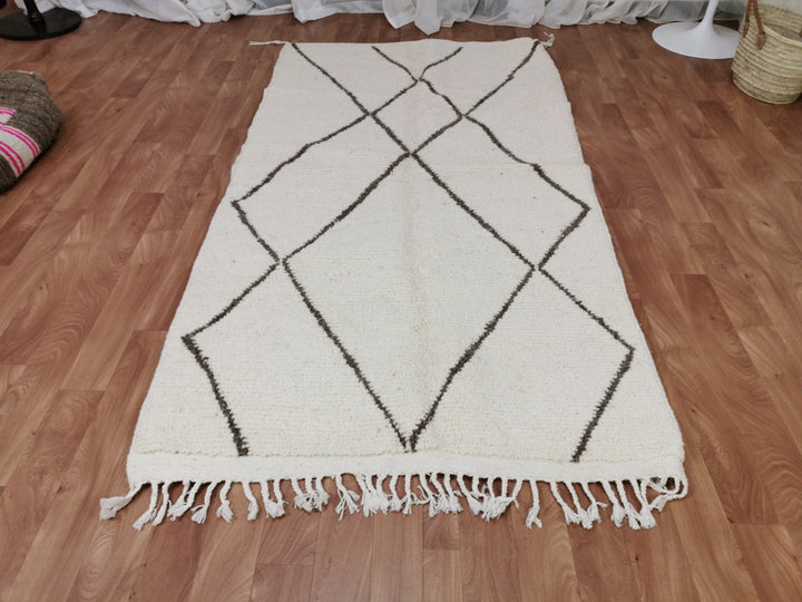 .. Moroccan rug  Berber rug  handmade rug  beniourain rug  tribal rug  moroccan rug  diamand rug  very nice