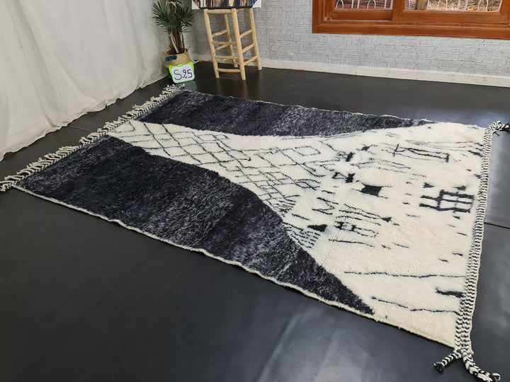 Fabulous Beni Ouarain Rug, Bohemian Rug, Abstract Tribal Art  Handmade Rug Moroccan Carpet, Berber Rug, White and Black Wool, Boho Rug