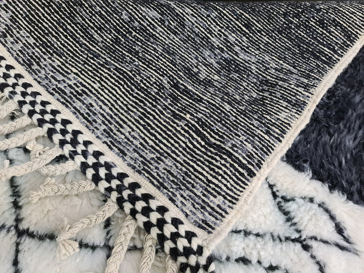 Fabulous Beni Ouarain Rug, Bohemian Rug, Abstract Tribal Art  Handmade Rug Moroccan Carpet, Berber Rug, White and Black Wool, Boho Rug