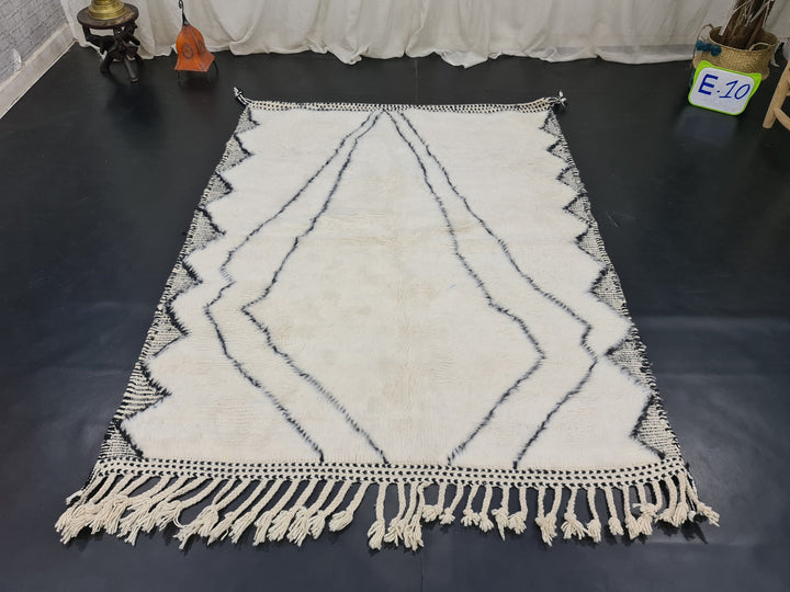 Moroccan Beni Ouarain Rug, Abstract Rug, Handmade Area Rug, Handmade Rug, Sheep Wool Rug, White and Black Rug, Dining Room Decor, Tribal Rug