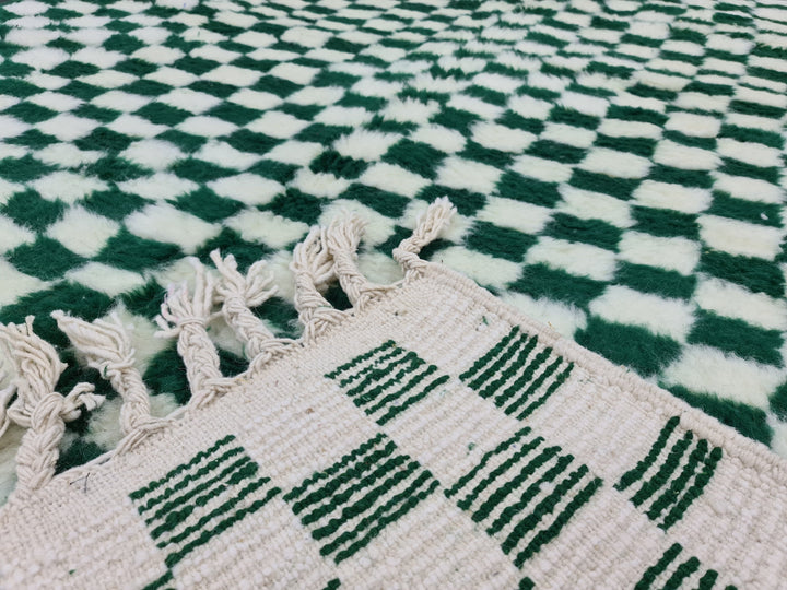 CUTE BENIOURAIN RUG, Moroccan Handmade Rug, Berber Rug, Checkered Beniourain Rug, Tribal Rug Berber Nomad rug, Green and White Rug, Area Rug