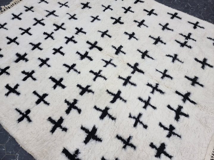 AMAZING BENIOURAIN RUG, Abstract Rug, Moroccan Rug, Handmade Wool Rug, Handwoven Rug, White and Black Rug, Area Rug, Berber Symbols Rug .