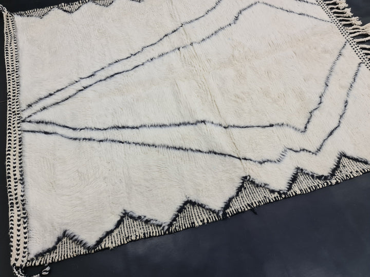 Moroccan Beni Ouarain Rug, Abstract Rug, Handmade Area Rug, Handmade Rug, Sheep Wool Rug, White and Black Rug, Dining Room Decor, Tribal Rug