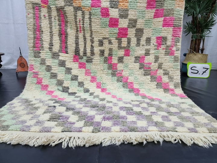 Authentic Boujaad rug, Moroccan Handmade Rug, Checkered Rug, Berber Tribal carpet, Pink And White Rug, Sheep Wool Rug, Bohemian Boujaad Rug.