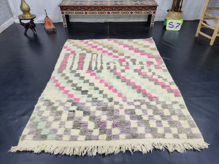 Authentic Boujaad rug, Moroccan Handmade Rug, Checkered Rug, Berber Tribal carpet, Pink And White Rug, Sheep Wool Rug, Bohemian Boujaad Rug.