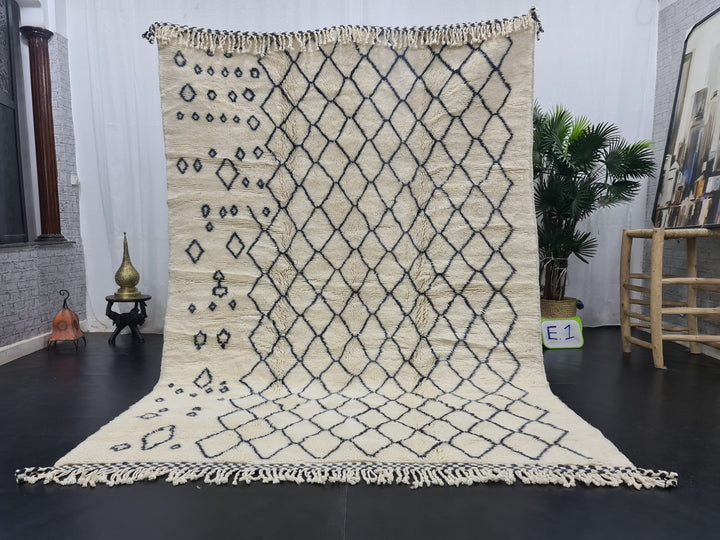 Stunning Mrirt RugMoroccan Handmade CarpetWhite And Black RugHandmade Wool RugBerber RugHight Quality Wool CarpetAzilal Geometric Rug.