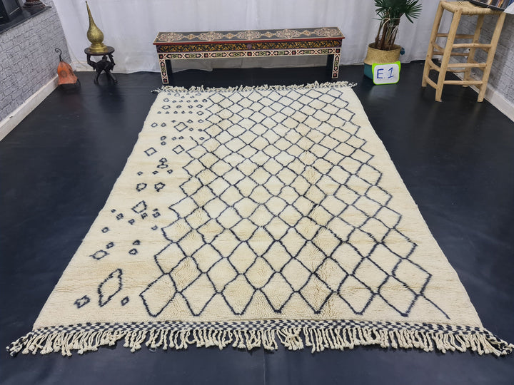 Stunning Mrirt RugMoroccan Handmade CarpetWhite And Black RugHandmade Wool RugBerber RugHight Quality Wool CarpetAzilal Geometric Rug.