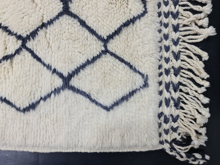 Stunning Mrirt RugMoroccan Handmade CarpetWhite And Black RugHandmade Wool RugBerber RugHight Quality Wool CarpetAzilal Geometric Rug.