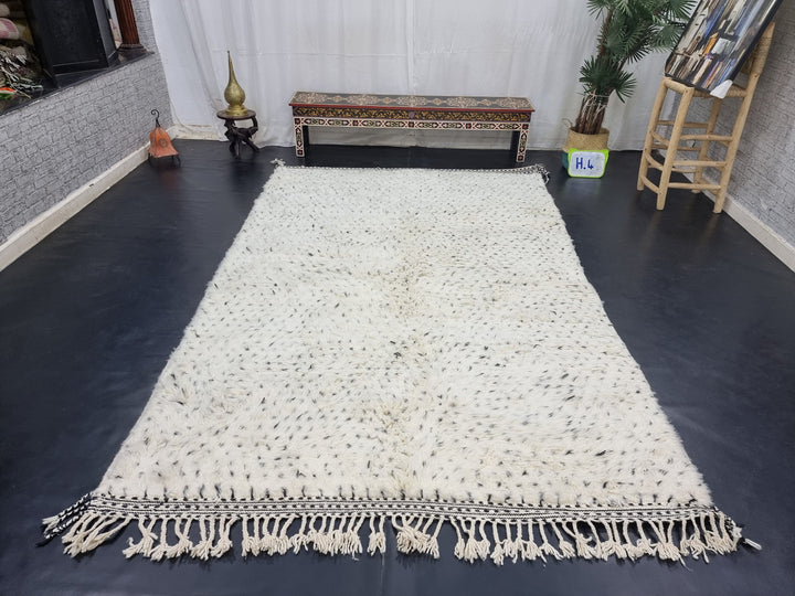 MOROCCAN DOTTED CARPET, Beni Ouarain Rug, Azilal rug, Moroccan Handmade Rug, Berber Carpet, Dotted White and Black Rug, Handmade Wool Rug.