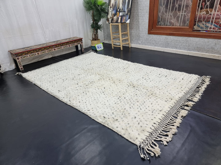 MOROCCAN DOTTED CARPET, Beni Ouarain Rug, Azilal rug, Moroccan Handmade Rug, Berber Carpet, Dotted White and Black Rug, Handmade Wool Rug.