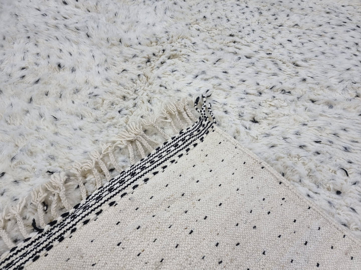 MOROCCAN DOTTED CARPET, Beni Ouarain Rug, Azilal rug, Moroccan Handmade Rug, Berber Carpet, Dotted White and Black Rug, Handmade Wool Rug.