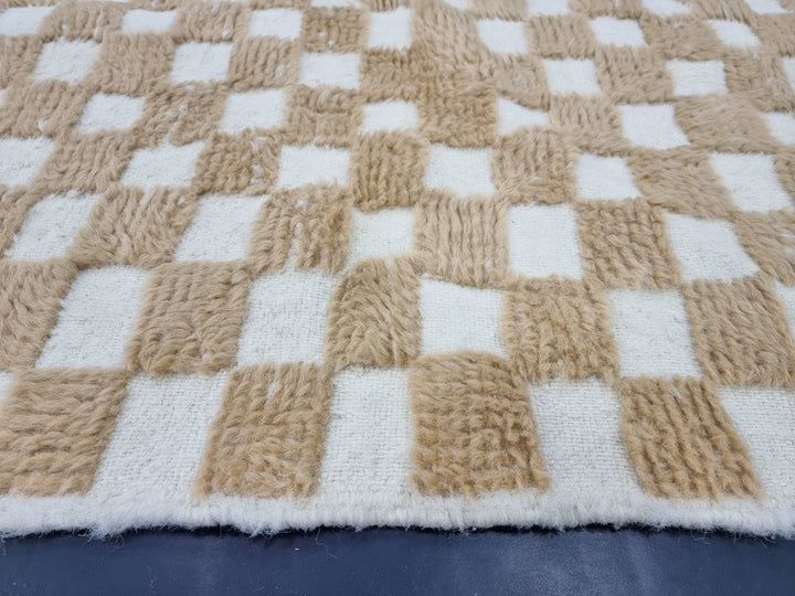 UNIQUE BENIOURAIN RUG, Moroccan Rug, Sheep Wool Rug, Checkered Rug, Authentic Carpet, White and Beige Rug, Wool Handmade Rug, Handwoven Rug.