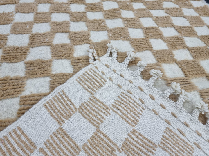 UNIQUE BENIOURAIN RUG, Moroccan Rug, Sheep Wool Rug, Checkered Rug, Authentic Carpet, White and Beige Rug, Wool Handmade Rug, Handwoven Rug.