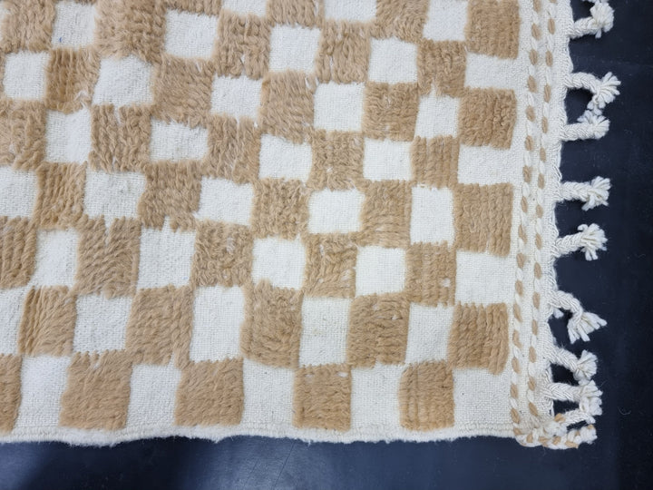 UNIQUE BENIOURAIN RUG, Moroccan Rug, Sheep Wool Rug, Checkered Rug, Authentic Carpet, White and Beige Rug, Wool Handmade Rug, Handwoven Rug.