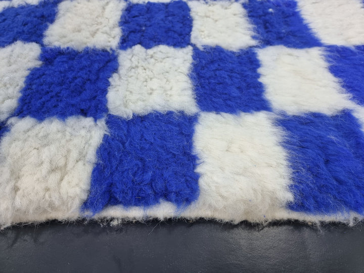 STUNNING BENIOURAUN RUG, Moroccan Rug, Sheep Wool Rug, Checkered Rug, White and Royal Blue Rug, Handmade Rug, Berber Rug, Handwoven Carpet .