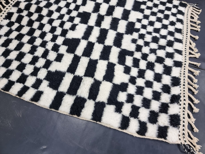 UNIQUE BENIOURAIN RUG, Moroccan Handmade Carpet, Black and White Rug, Berber Wool Rug, Berber Rug, Checkered Rug,Berber Handwoven Carpet