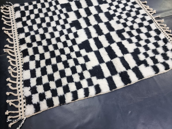 UNIQUE BENIOURAIN RUG, Moroccan Handmade Carpet, Black and White Rug, Berber Wool Rug, Berber Rug, Checkered Rug,Berber Handwoven Carpet