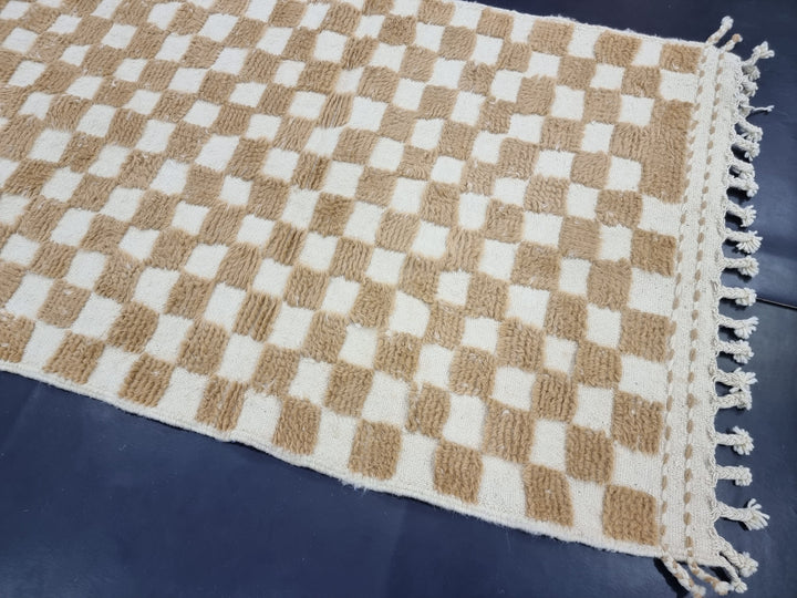 UNIQUE BENIOURAIN RUG, Moroccan Rug, Sheep Wool Rug, Checkered Rug, Authentic Carpet, White and Beige Rug, Wool Handmade Rug, Handwoven Rug.