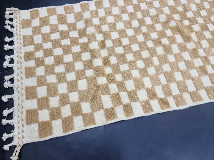 UNIQUE BENIOURAIN RUG, Moroccan Rug, Sheep Wool Rug, Checkered Rug, Authentic Carpet, White and Beige Rug, Wool Handmade Rug, Handwoven Rug.