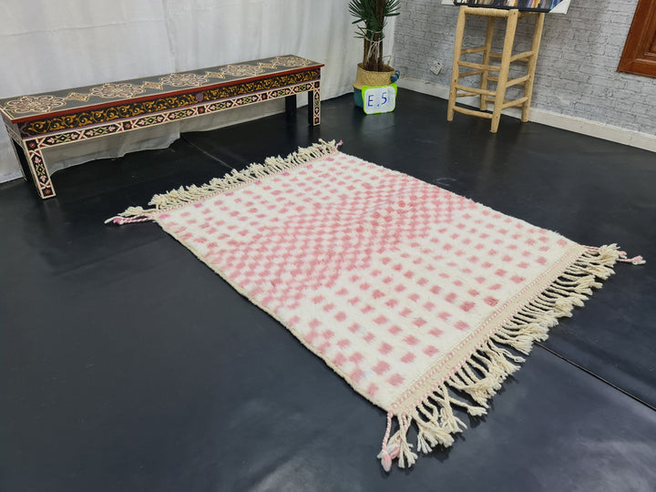 UNIQUE BENIOURAIN RUG, Moroccan Handmade Carpet, Faded Pink And White Rug, Berber Wool Rug, Berber Rug,Checkered Rug,Berber Handwoven Carpet