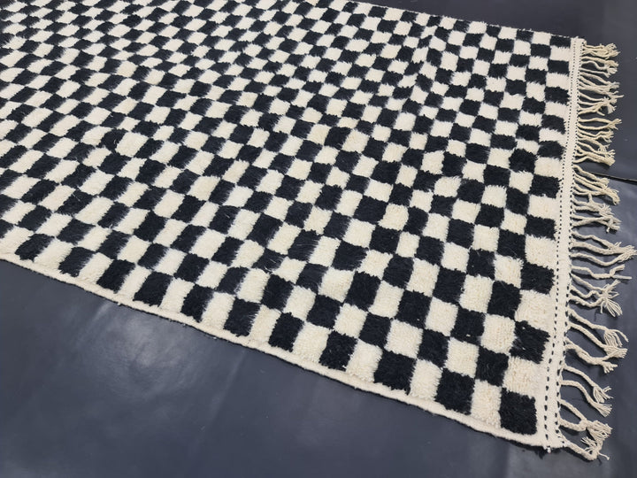 BEAUTIFUL BENIOURAIN RUG, Moroccan Handmade Carpet , Black And White Rug, Berber Wool Rug,Checkered Rug,Berber Handwoven Azilal Carpet .