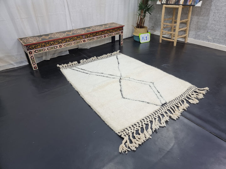 BEAUTIFUL BENIOURAIN RUG, Moroccan Rug, Sheep Wool Rug, GeometricRug, Off White And Black Rug, Handmade Rug,Berber Rug, Handwoven Carpet .