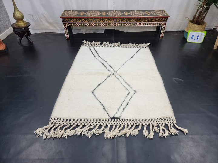 BEAUTIFUL BENIOURAIN RUG, Moroccan Rug, Sheep Wool Rug, GeometricRug, Off White And Black Rug, Handmade Rug,Berber Rug, Handwoven Carpet .