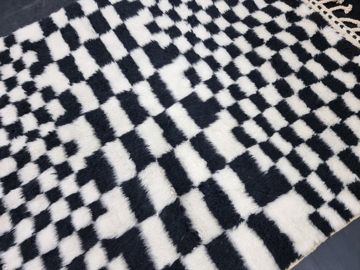 UNIQUE BENIOURAIN RUG, Moroccan Handmade Carpet, Black and White Rug, Berber Wool Rug, Berber Rug, Checkered Rug,Berber Handwoven Carpet