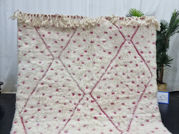 UNIQUE BENIOURAIN RUG, Moroccan Handmade Rug , White And Pink Rug, Geometric And Dotted Rug, Handmade Wool Rug, Azilal Rug, Handwoven Rug